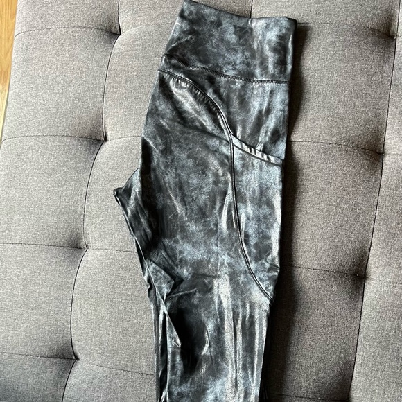 Zyia Gray Stonewashed mesh pocket high rise - Picture 4 of 8